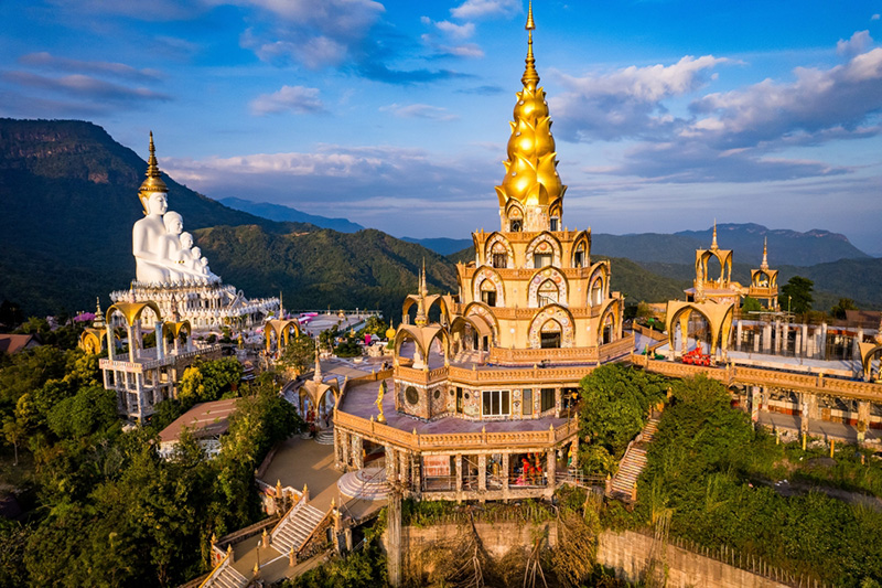 ที่เที่ยววันแม่ วัดพระธาตุผาซ่อนแก้ว