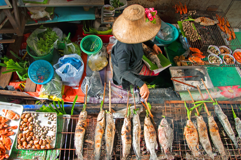 อาหารการกินขายที่ตลาดน้ำตลิ่งชัน