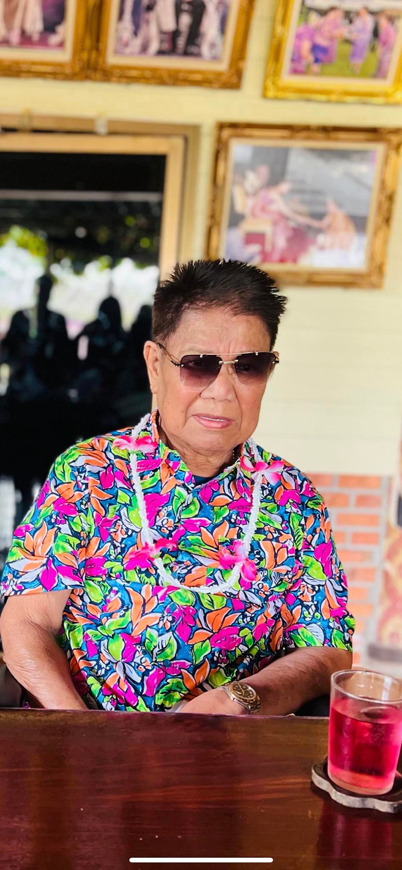  ครูชลธี ธารทอง