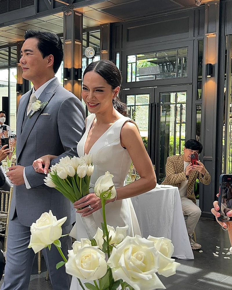 เคลลี่ ควง พลอยไพลิน เข้าพิธีแต่งงาน