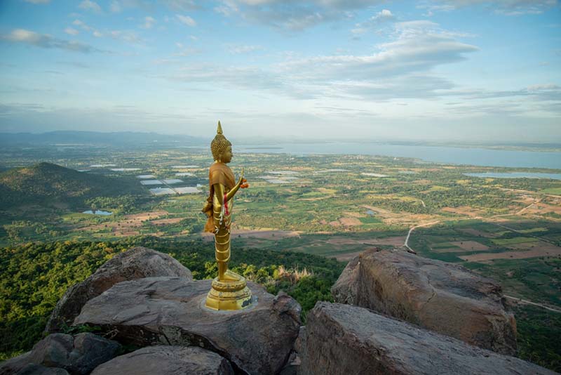 เขาพระยาเดินธง