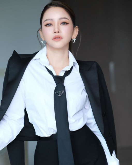 เมย์ ดร.วาสนา อินทะแสง ประวัตินักธุรกิจสาวสวย รวย เก่ง เจ้าของ Rolling Round