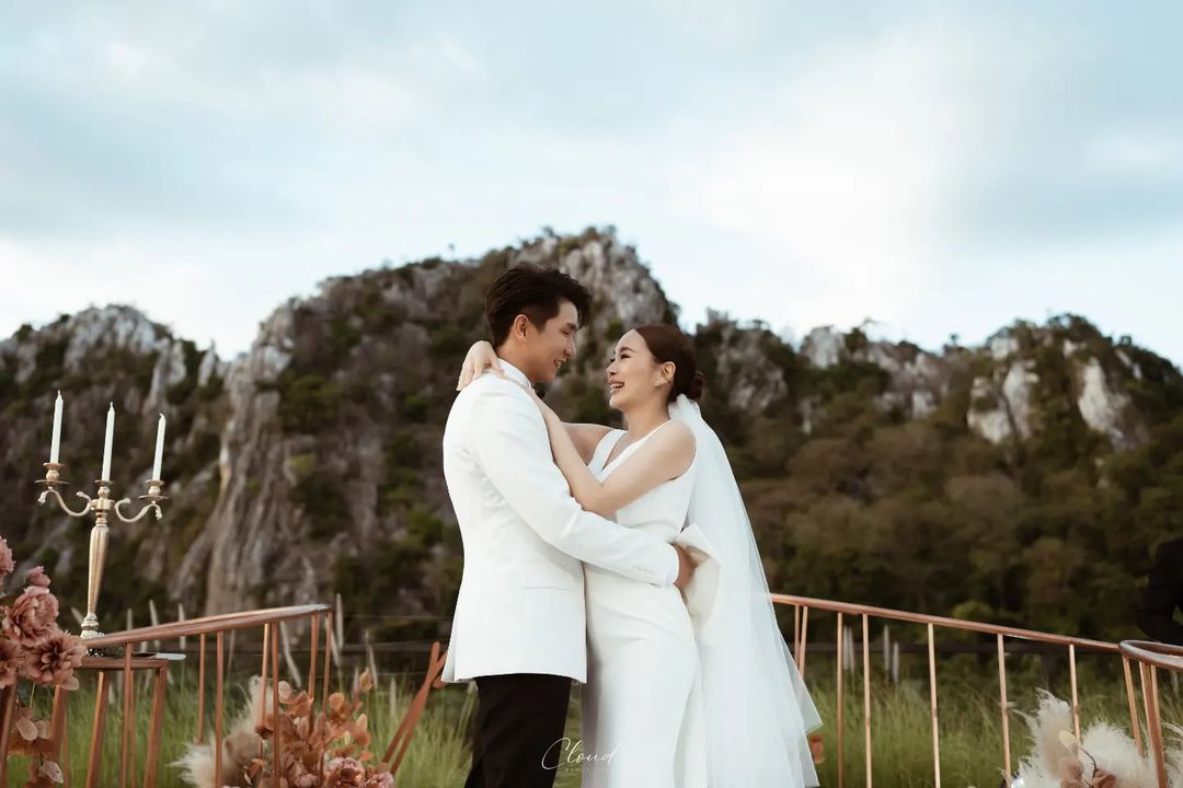 โบวี่ อัฐมา