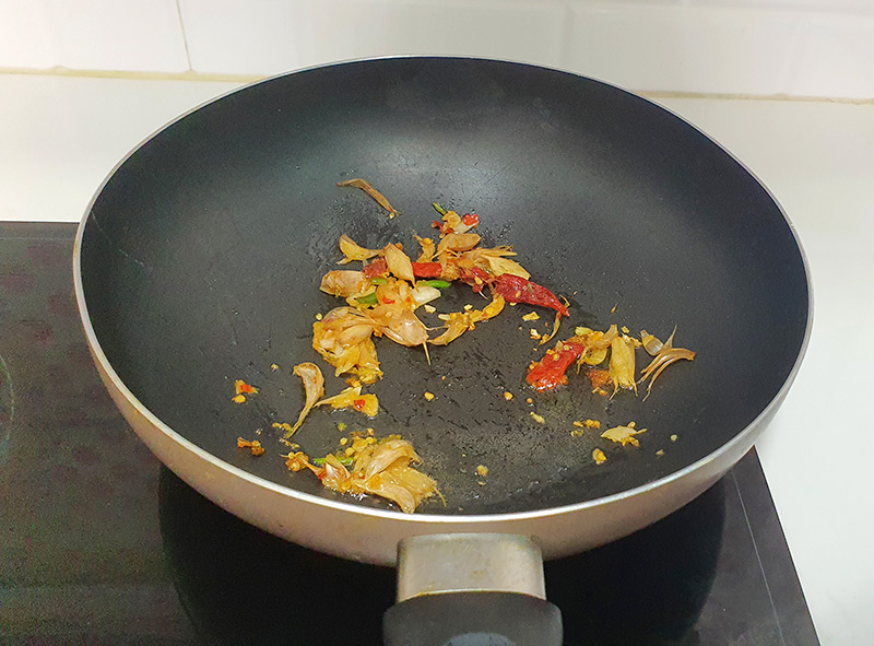 ผัดกะเพราเครื่องในไก่ ไม่ให้คาว วิธีทำมีอะไรบ้าง