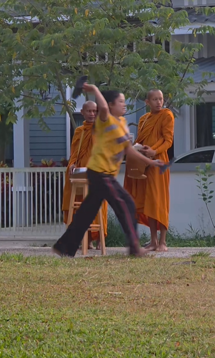 ทําบุญตักบาตร