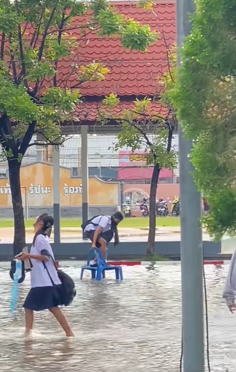 น้ำท่วมโรงเรียน
