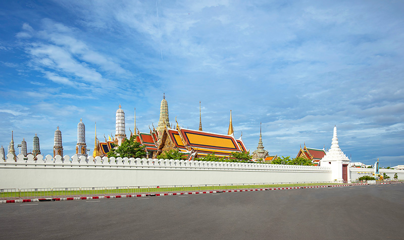 ที่ถ่ายรูปเทรนด์สไบกับกางเกงยีนส์