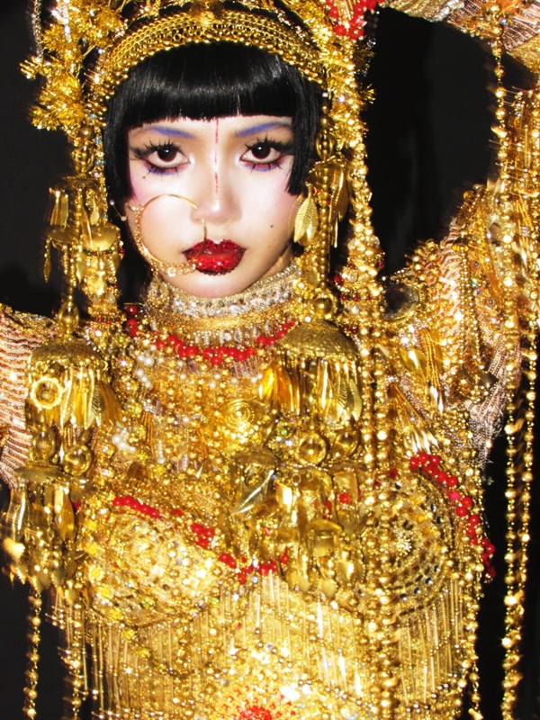 ลิซ่า แต่งเป็น Jibaro ไซเรนสาวรับฮาโลวีน