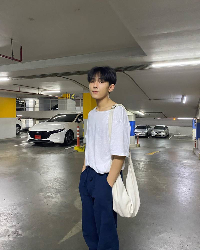 เฟิร์ส อนุวัตน์