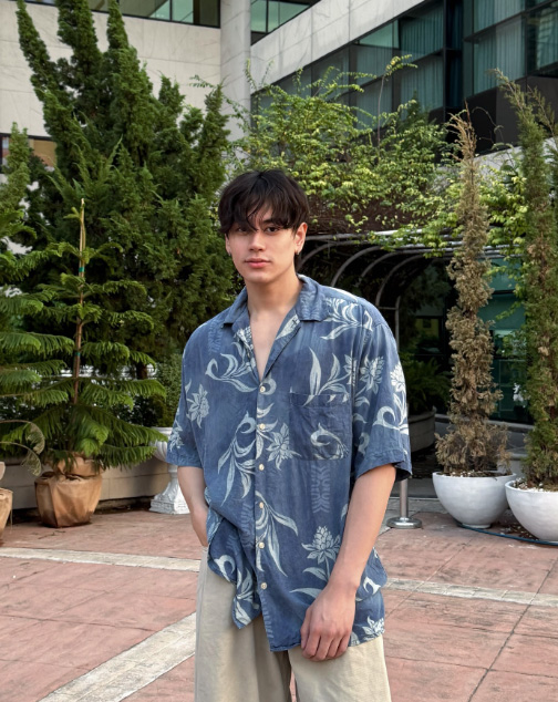 10 เสื้อสงกรานต์แฟชั่น ผู้ชาย 2025 ไอเดียแต่งตัวเล่นน้ำแบบเท่ ๆ