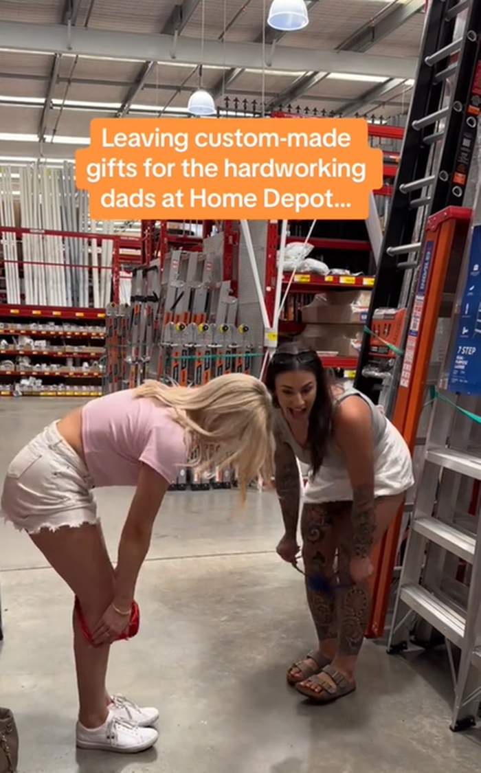 ถอดกางเกงใน