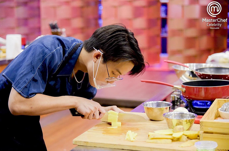 เจมส์ ธีรดนย์