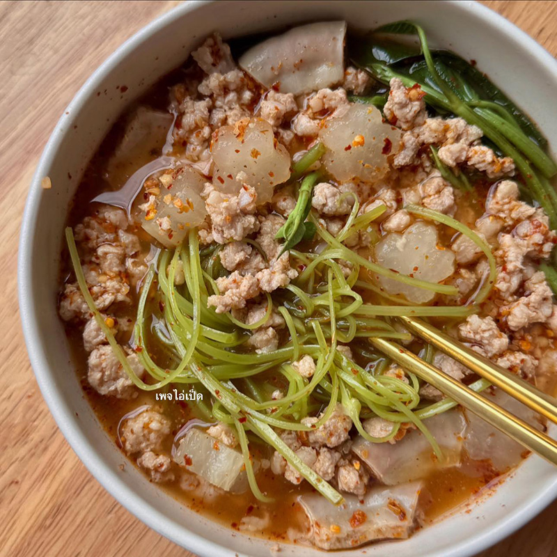 ก๋วยเตี๋ยวเส้นผักบุ้ง