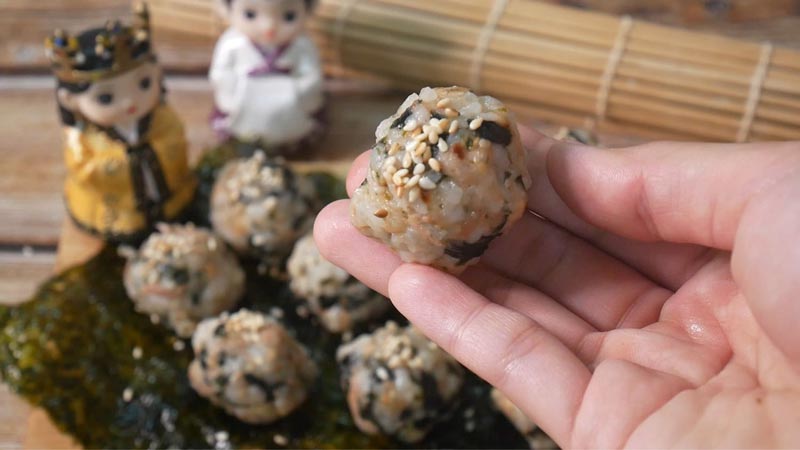ข้าวปั้นเกาหลีทูน่า