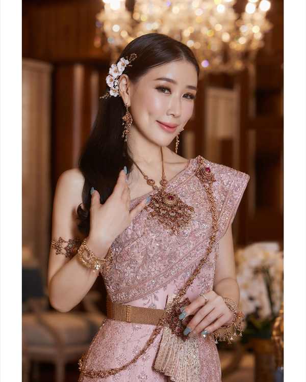 เอิร์น จิรวรรณ