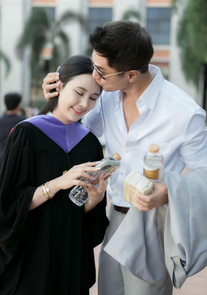 รับปริญญา