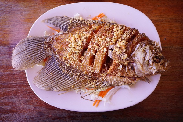 ปลาแรดทอดกระเทียม