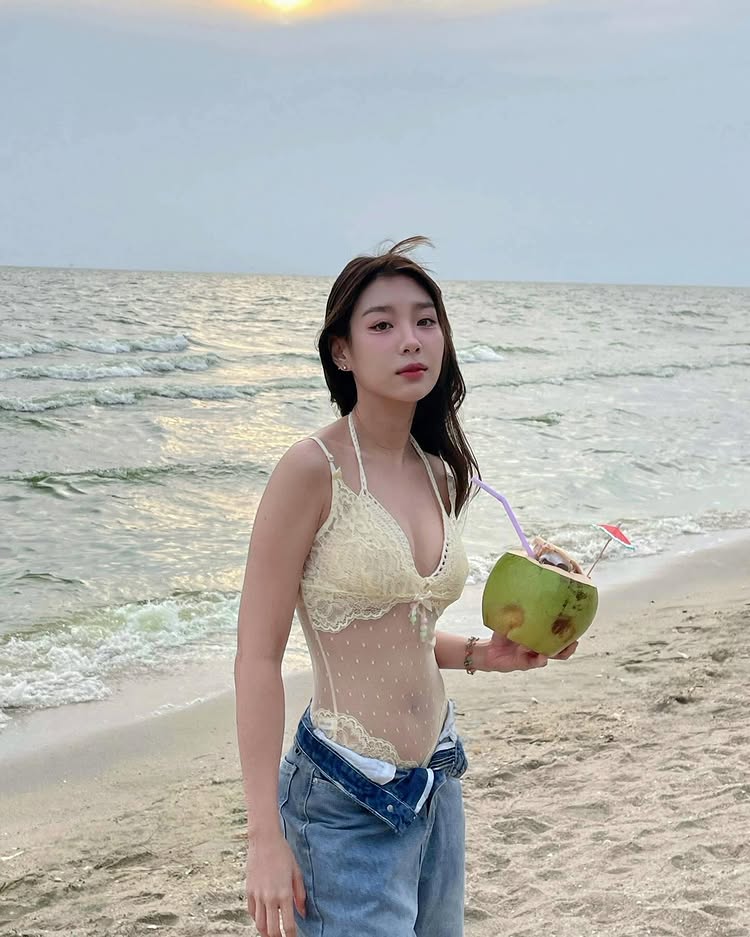 แก้ว ณัฐรุจา อดีตสมาชิก BNK48 ส่งภาพเซ็กซี่เขย่าไอจี