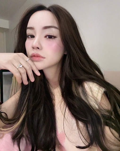 นิวนิว เอวเด้ง คือใคร