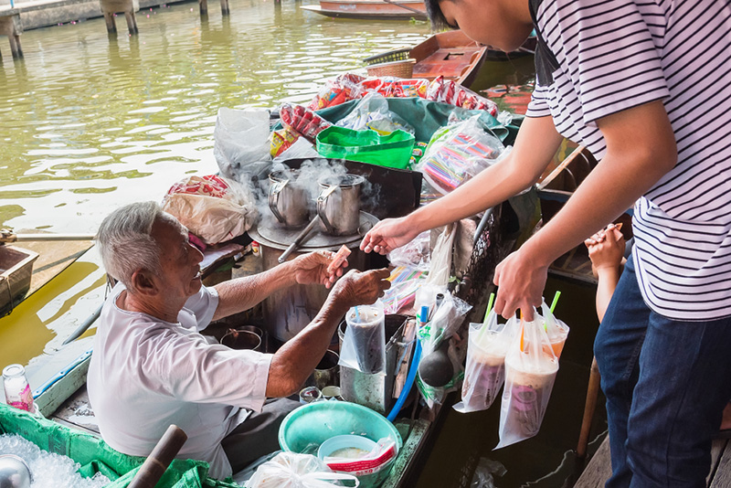 ตลาดน้ำวัดตะเคียน