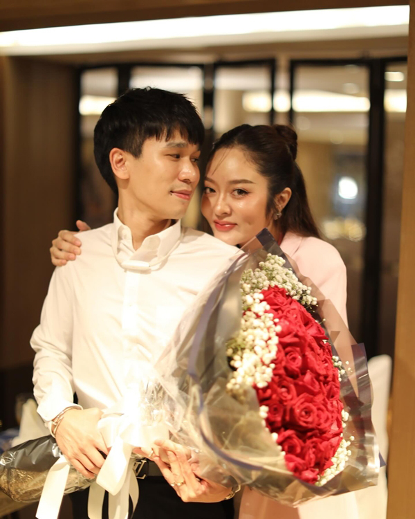 แก้มบุ๋ม พี่พีท
