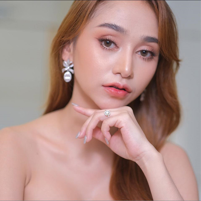 นุ่น ดำดง 