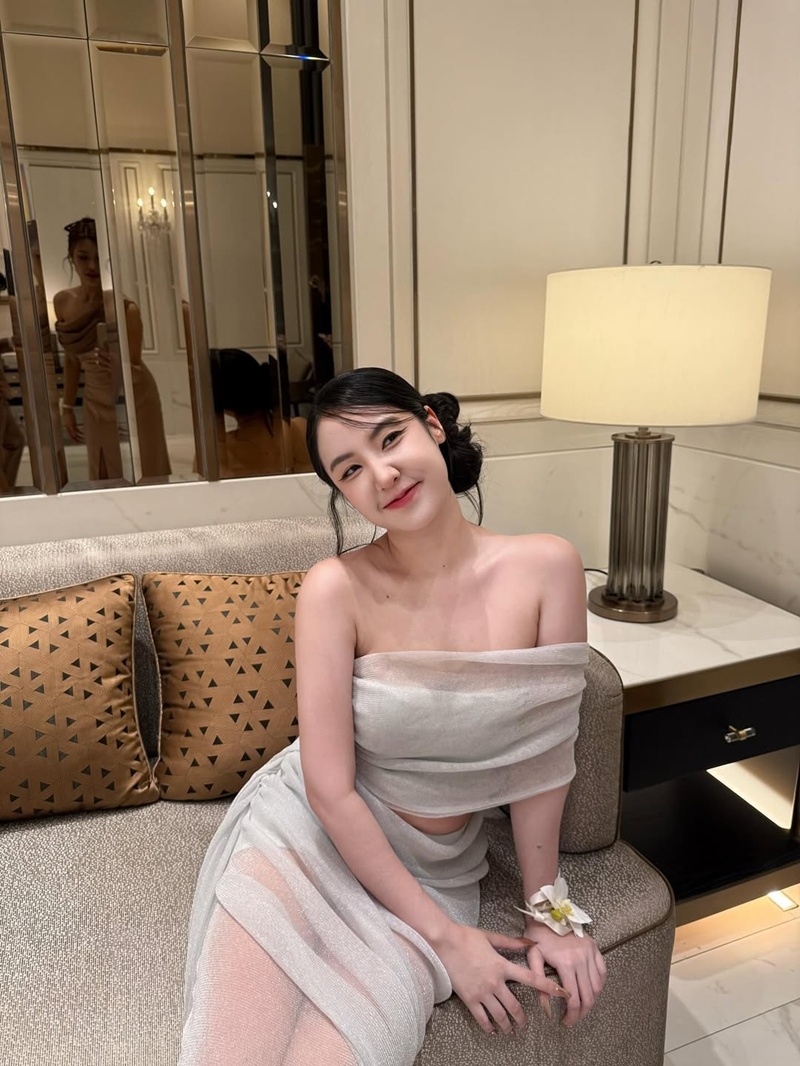 พลอย มงกุฎเพชร