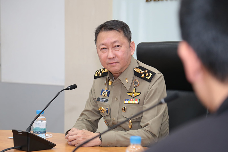   นายอายุตม์ สินธพพันธุ์ 