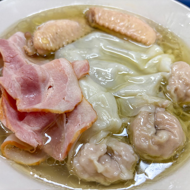 ราเมงเกี๊ยวหมูหางยาว ซุปไก่ กับปีกไก่ตุ๋นซอส เมนูเส้น อาหารจานเดียว เกี๊ยวหมู สูตรอาหาร