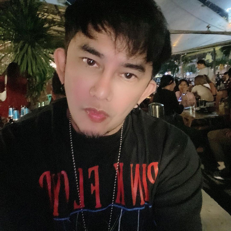 พชร์ อานนท์