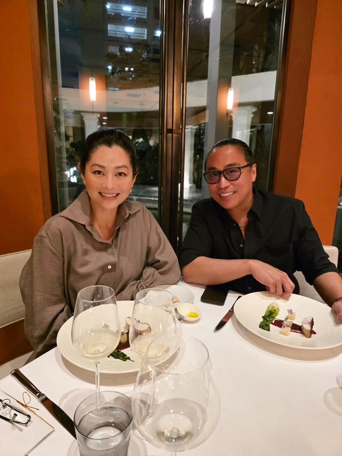  เปิดภาพคู่ สู่ขวัญ โชค บูลกุล เช็กอินกลางกรุงและดินเนอร์หรู คนแห่คอมเมนต์หน้าคล้ายกันเป๊ะ