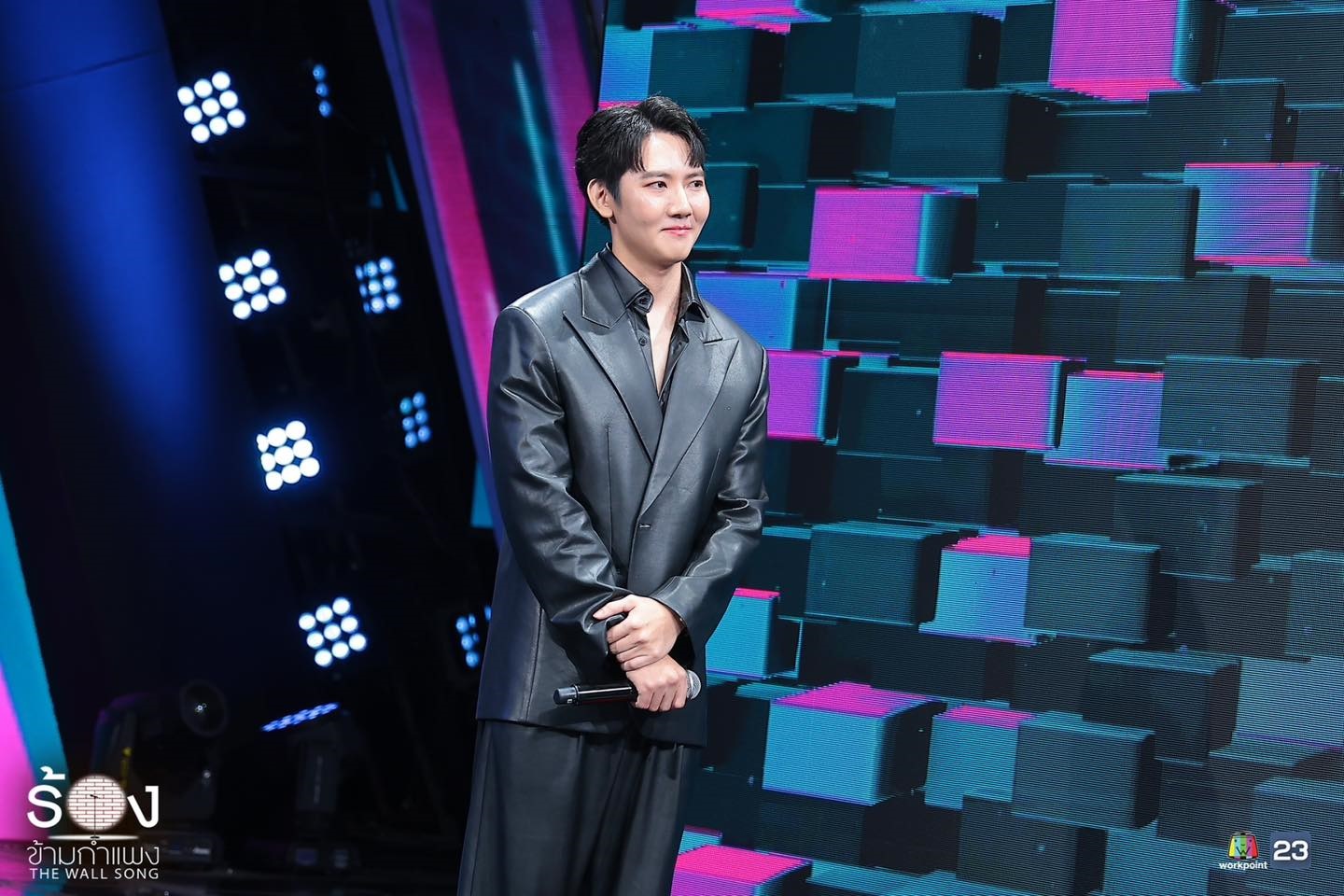 หวาย โทโมะ ร้องข้ามกำแพง