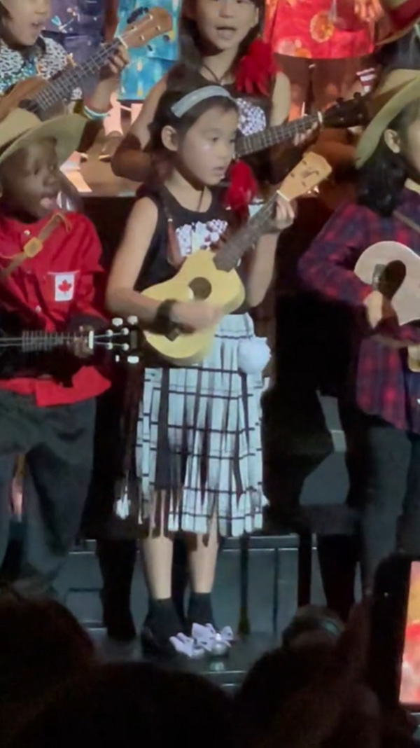 โมเมนต์อบอุ่น ต่าย ชุติมา ถ่ายคลิปรอยยิ้มของพ่อ ทิม พิธา