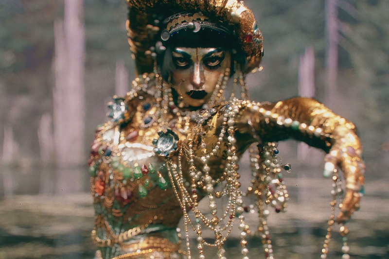 ลิซ่า แต่งเป็น Jibaro ไซเรนสาวรับฮาโลวีน