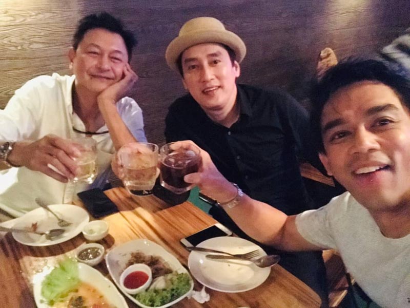 3 หนุ่ม 3 มุม