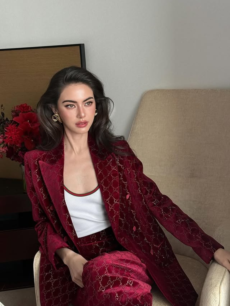 ใหม่ ดาวิกา