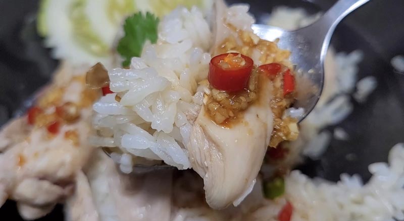 คำข้าวมันไก่ กับน้ำจิ้มโบราณ