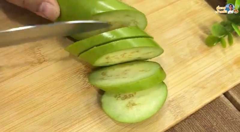 วิธีหั่นมะเขือยาว