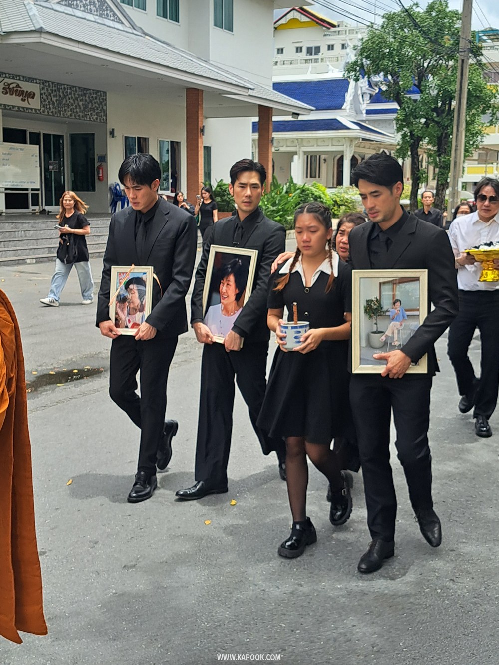 พิธีฌาปนกิจ คุณแม่งามทิพย์ น้องวันใหม่ร้องเพลงโปรดคุณแม่ บอย หน่อง ภัทร์ สุดกลั้นน้ำตา