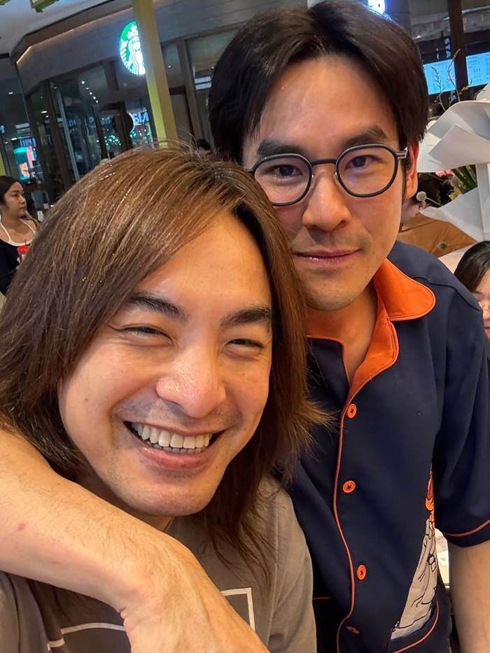 กฤษณ์ ศรีภูมิเศรษฐ์ โพสต์ภาพร่วมกับ เจ๊ฉอด และ เอส วรฤทธิ์