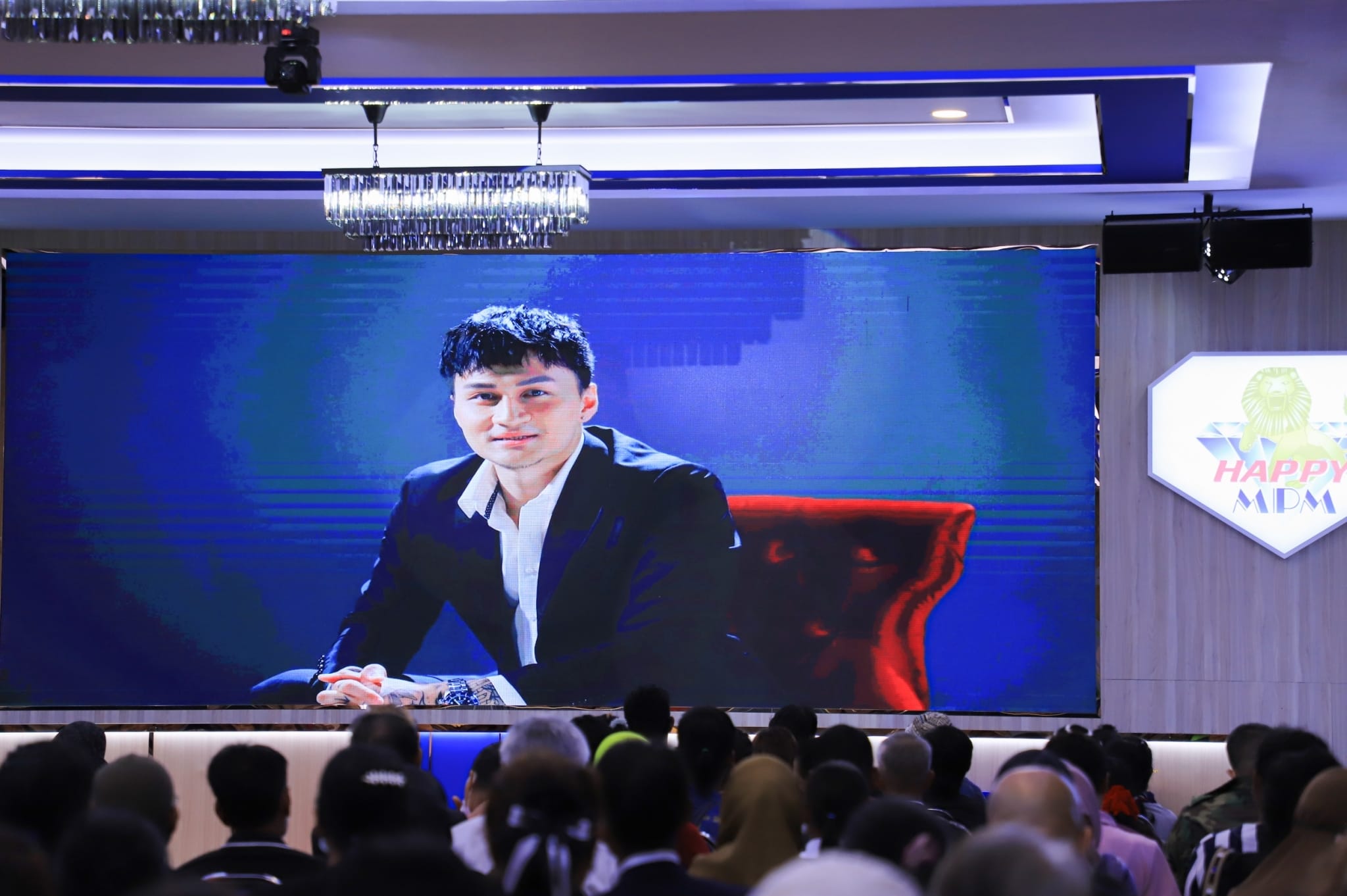 แม็กซ์ ณพวิทย์ 