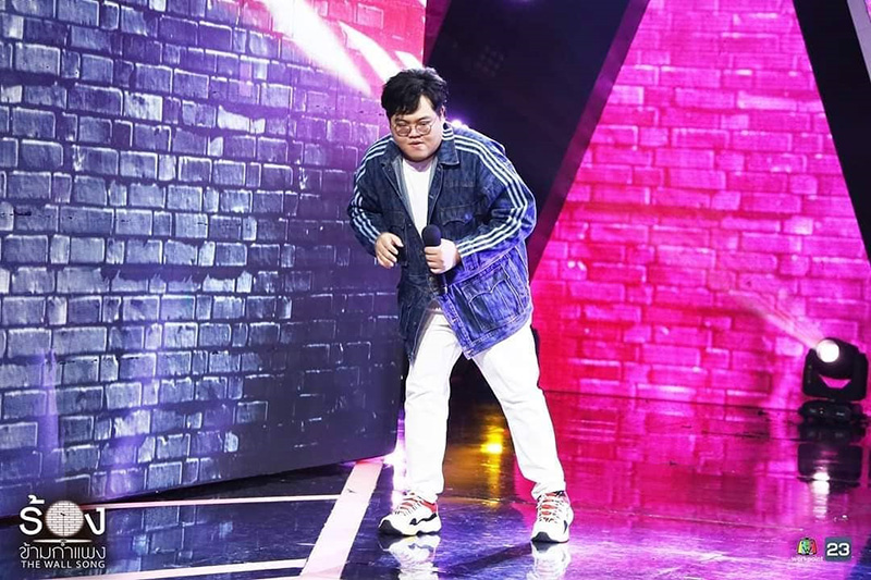 โดม จารุวัฒน์