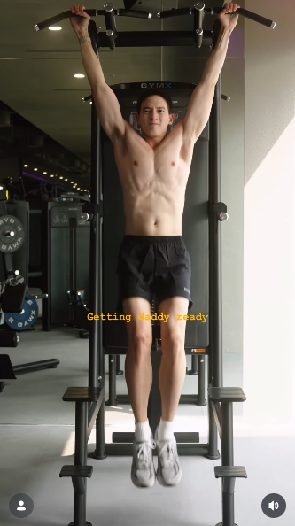 เจมส์ จิรายุ อวดร่างทอง 