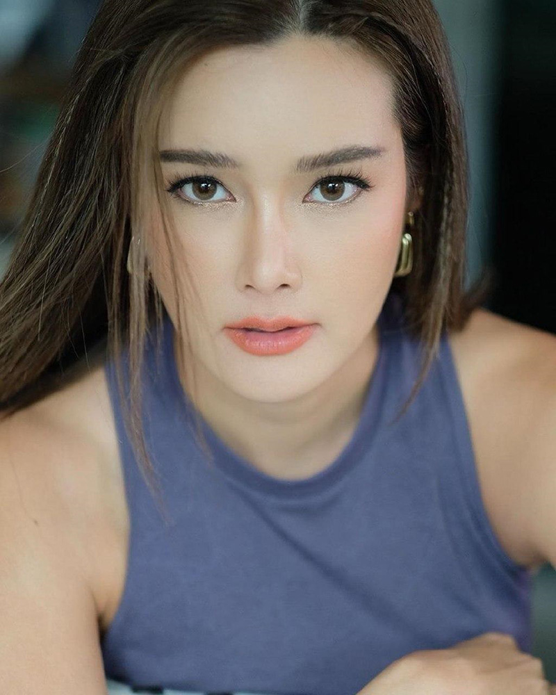 หญิง รฐา