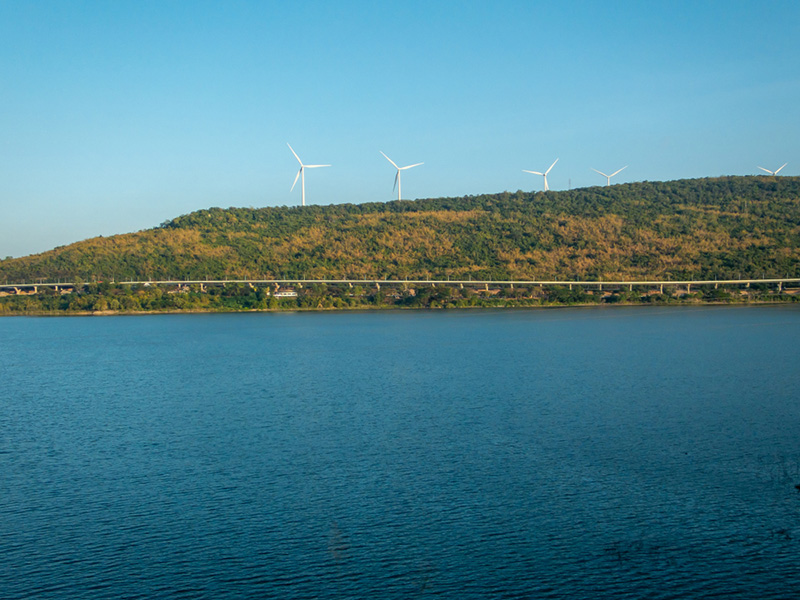 เขายายเที่ยง