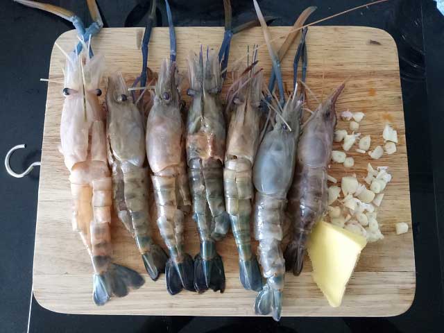 กุ้งอบเนยกระเทียม