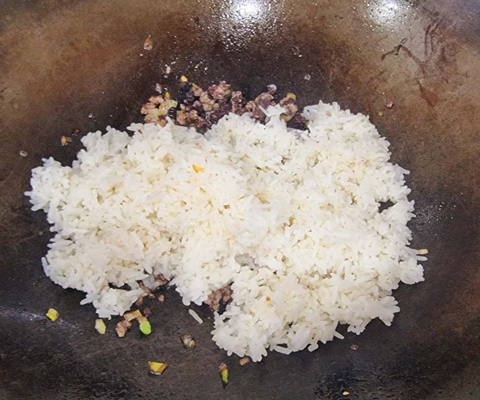 ข้าวผัดหนำเลี้ยบ