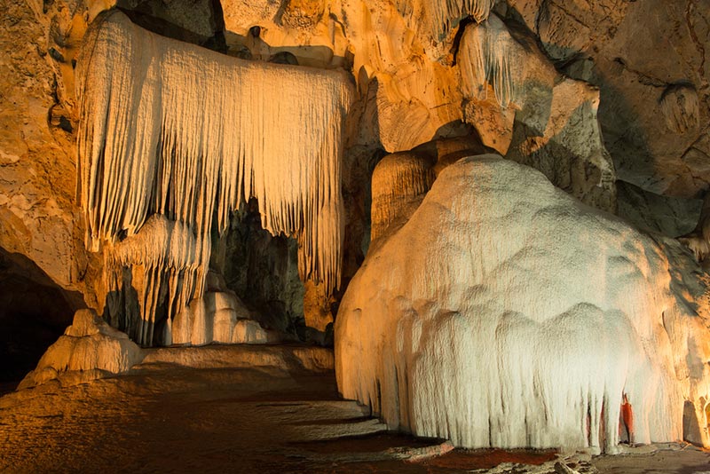 ถ้ำจอมพล