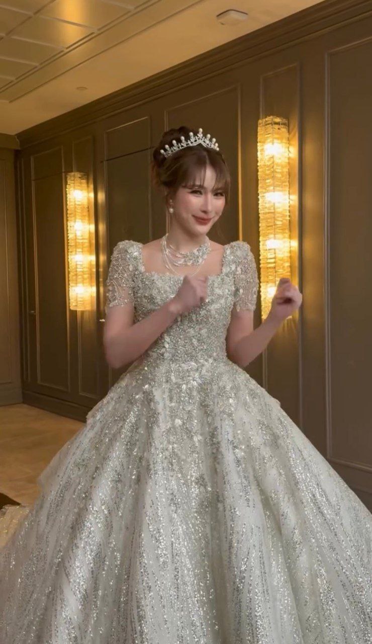 จันจิ ลองชุดแต่งงานสไตล์เจ้าหญิง ถามชุดไหนดี