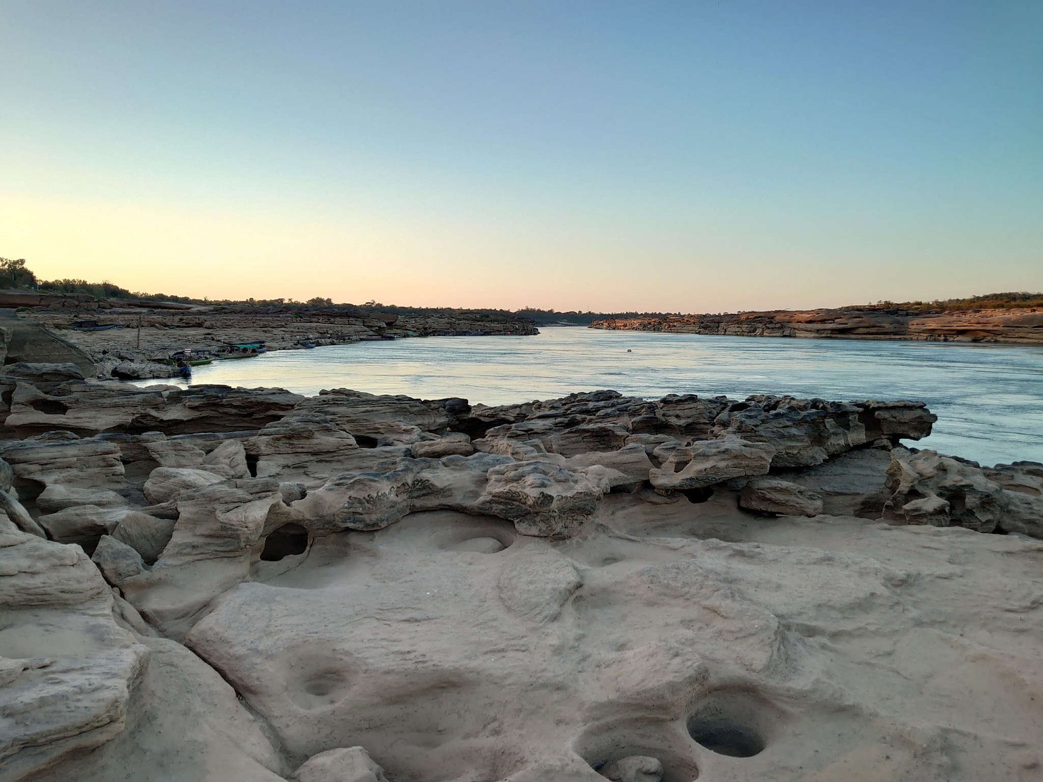 สามพันโบก